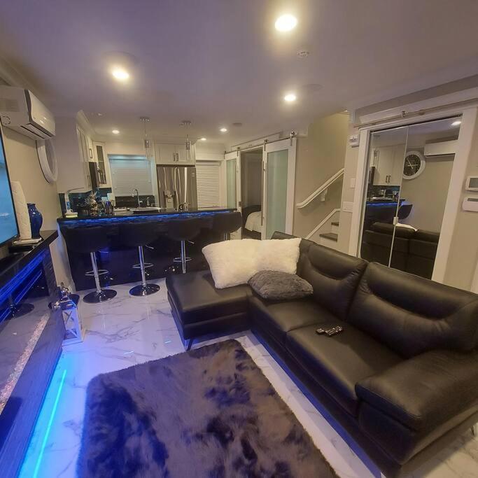 Апартаменты Beautiful Bright 3 Bed Townhouse Ванкувер Экстерьер фото