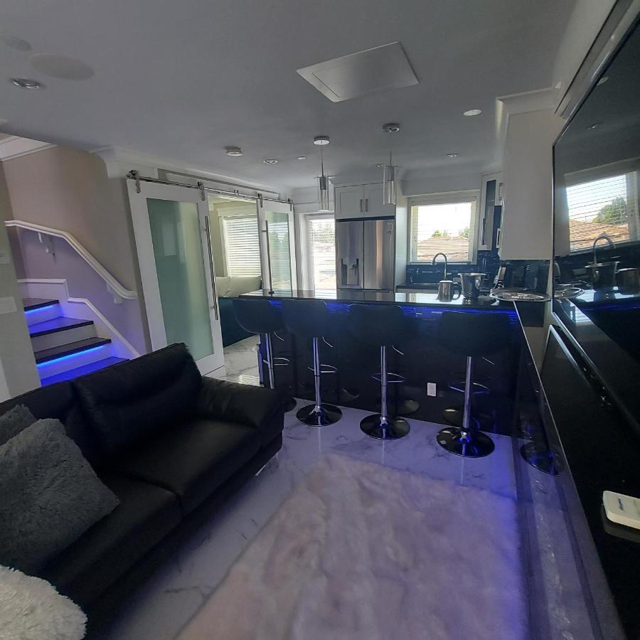 Апартаменты Beautiful Bright 3 Bed Townhouse Ванкувер Экстерьер фото