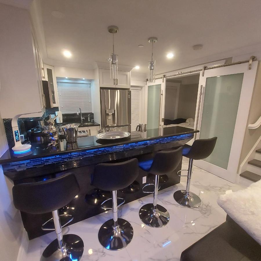 Апартаменты Beautiful Bright 3 Bed Townhouse Ванкувер Экстерьер фото
