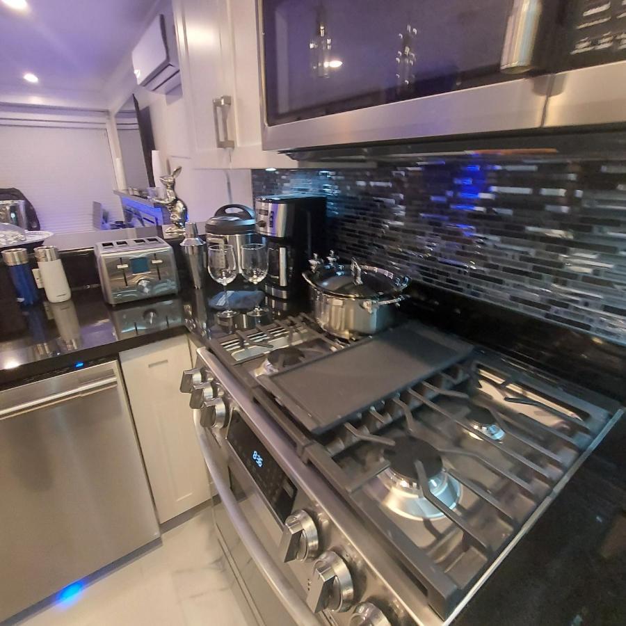 Апартаменты Beautiful Bright 3 Bed Townhouse Ванкувер Экстерьер фото