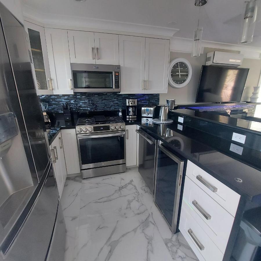 Апартаменты Beautiful Bright 3 Bed Townhouse Ванкувер Экстерьер фото
